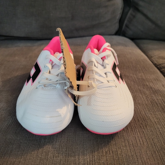 Umbro size 13W cleats NWT - Picture 1 of 3